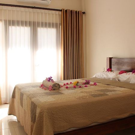 Kampoeng Senggigi Hotel Mangsit Exterior photo